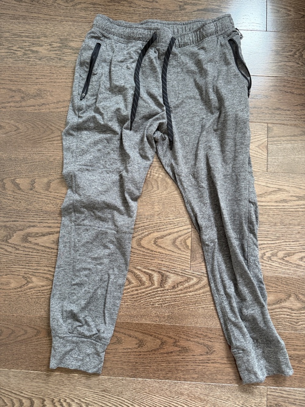 AE Men's Grey Knit Jogger Pants with Drawstring